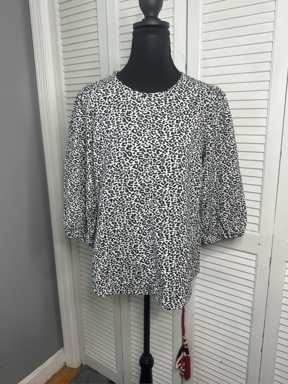 Chico Chic Grandma Core Black and White Spotted Cheetah Print Puff Top Large
